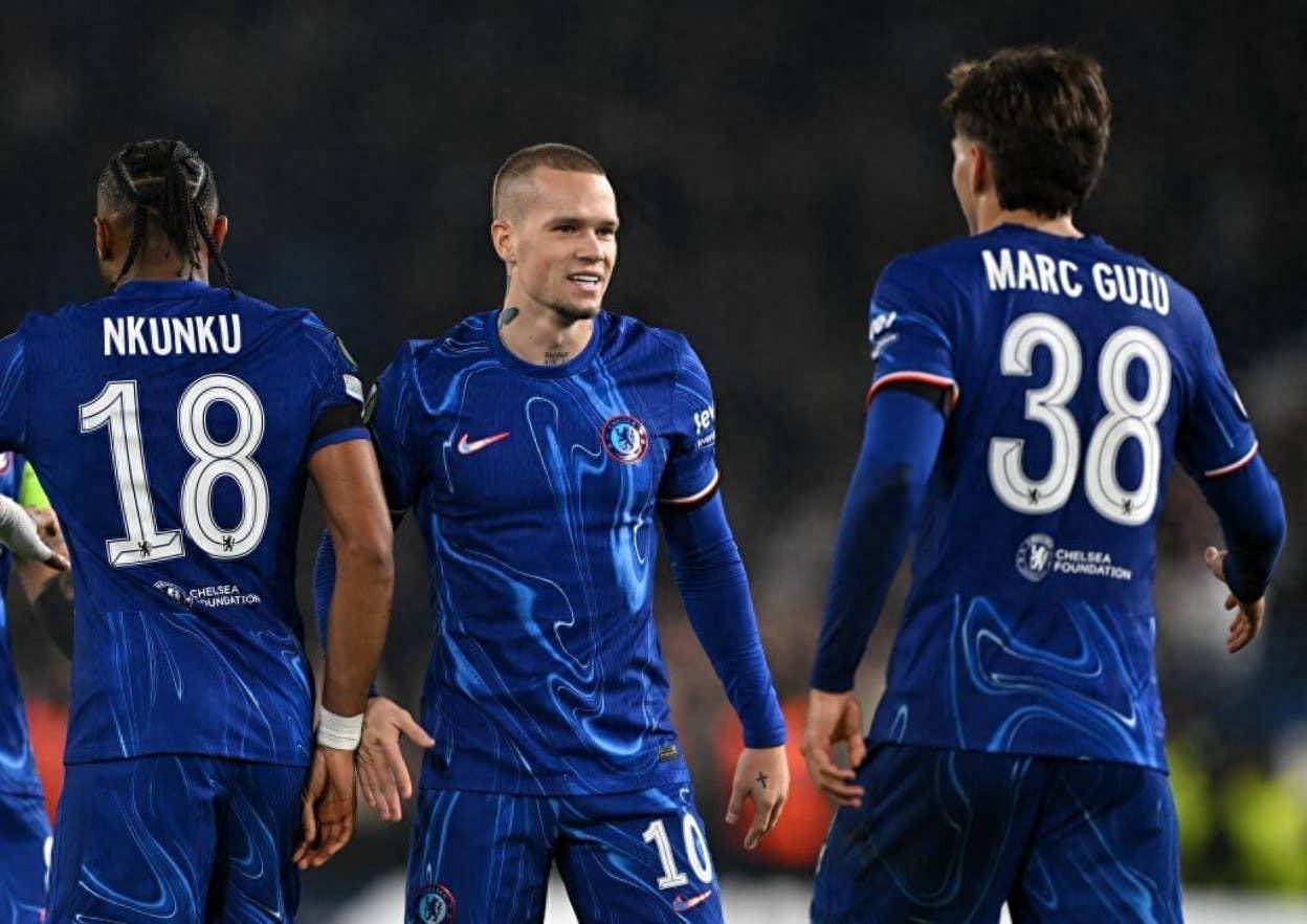 九游电脑版下载-莱万多夫斯基迎来七赛季出色发挥，湖人观众热烈欢呼！全场沸腾不已(莱万多夫斯基受伤了)