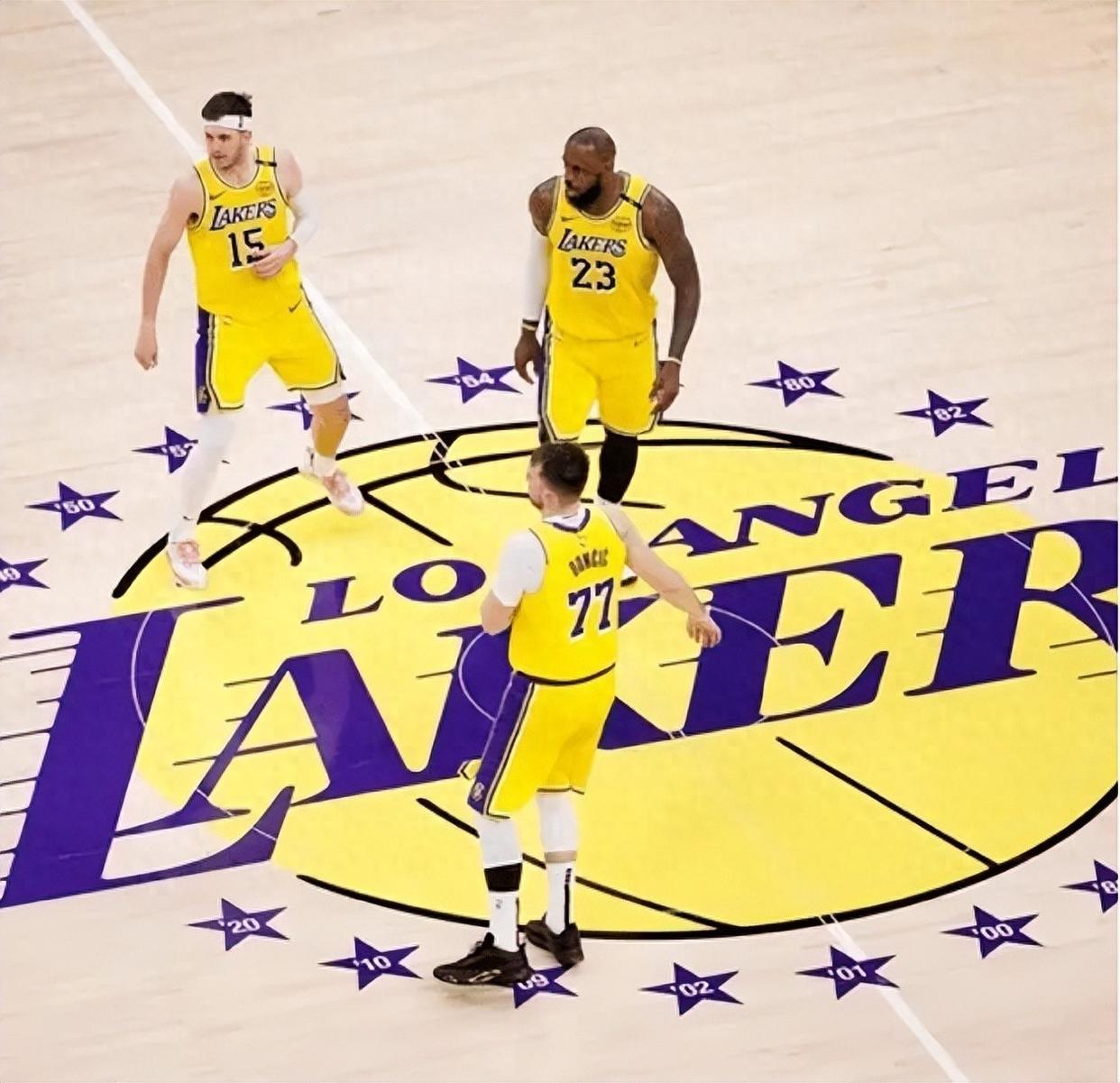 九游电脑版下载-关于重返赛场引发热议！，詹姆斯在湖人比赛中爆冷观众掌声雷动的信息