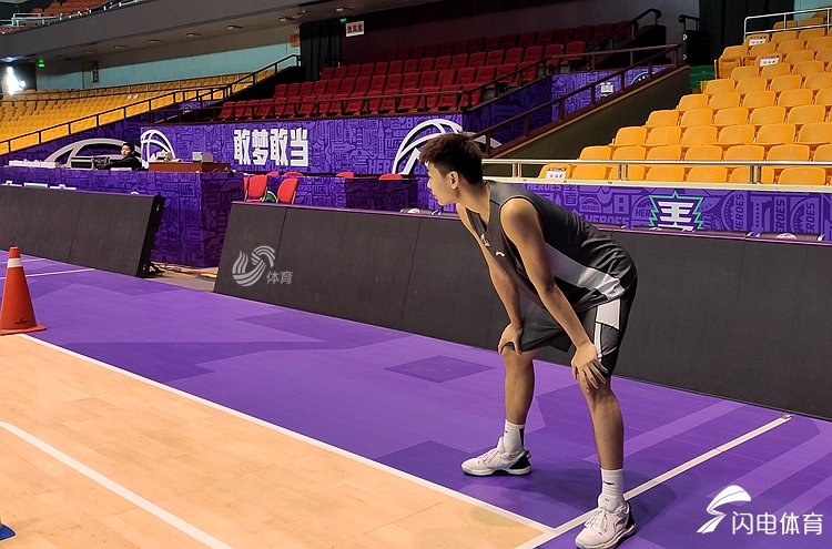 欧冠窗口期走向成谜，山东男篮门线救险，引发热议，训练强度明显提升(1986722德鲁兹教派的那比)